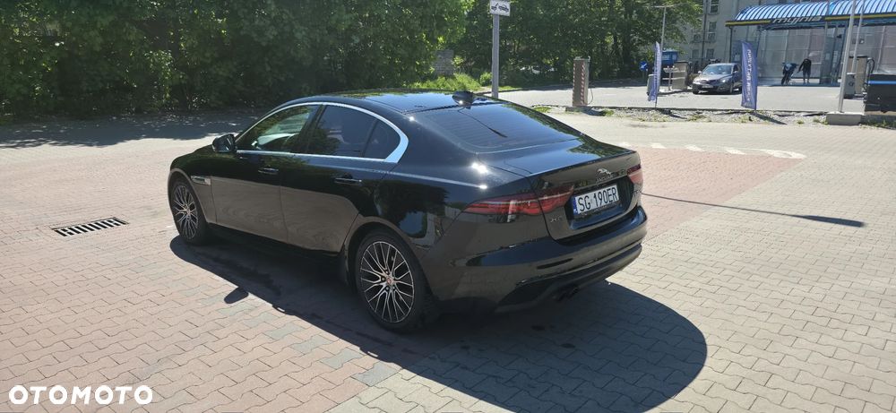 Jaguar XE 2.0 D180 AWD S - 3