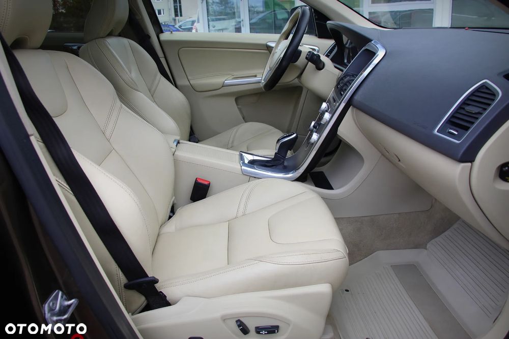 Volvo XC 60 D5 AWD Summum - 22