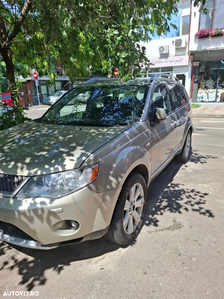 Mitsubishi Outlander - 1