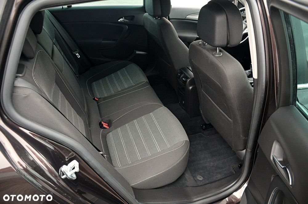 Opel Insignia - 15