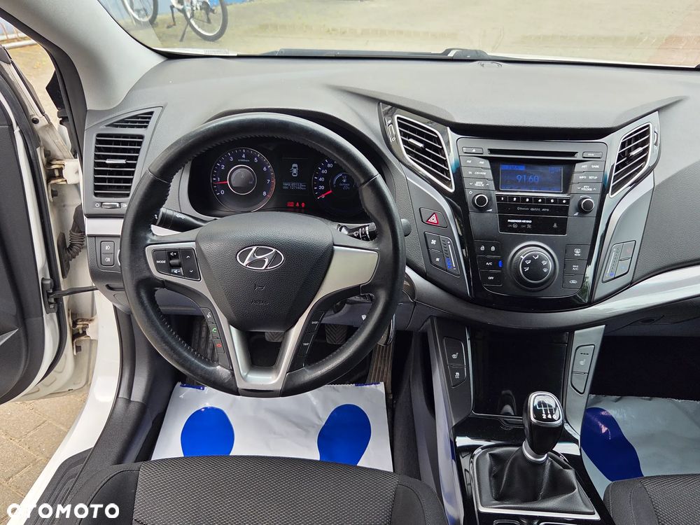 Hyundai i40 Kombi blue 1.6 Space - 6