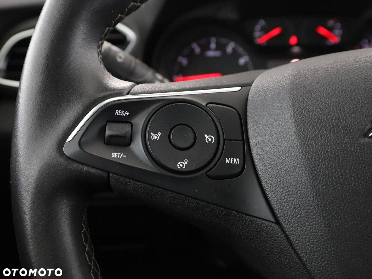 Opel Grandland X 1.2 T GPF Design Line S&S - 32