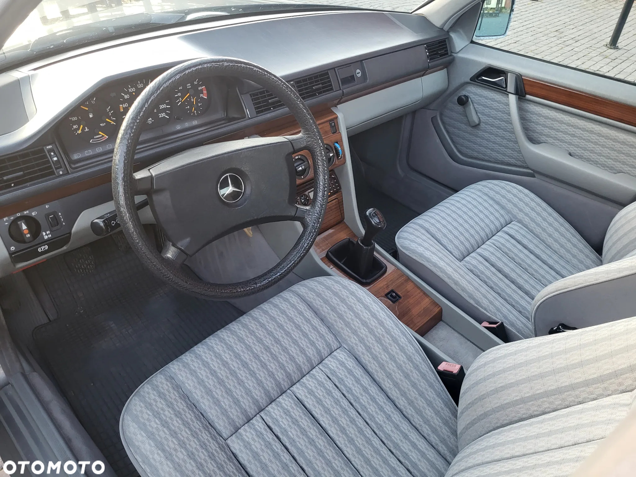 Mercedes-Benz W124 (1984-1993) - 14