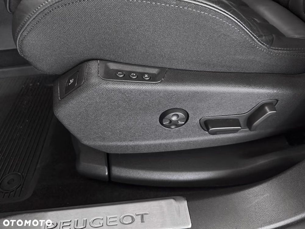 Peugeot 3008 1.6 PureTech HYbrid4 GT Line S&S EAT8 - 13