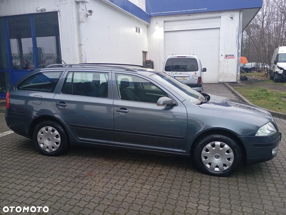 Skoda Octavia 1.6 Combi Ambiente - 20