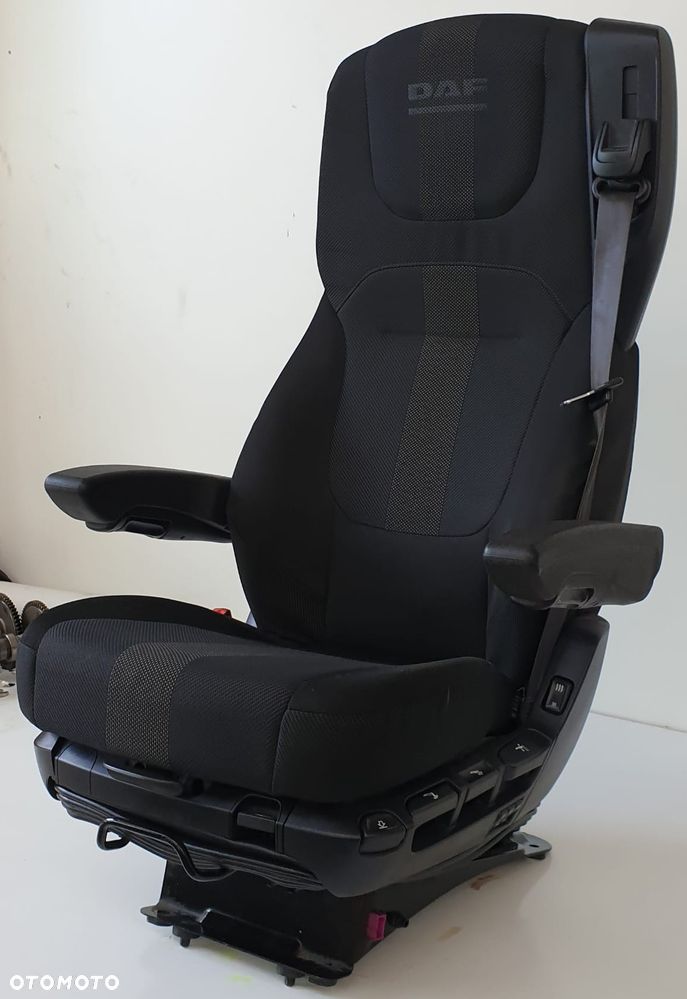 FOTEL SIEDZENIE LEWE KIEROWCY DAF XG 2296563 - 1
