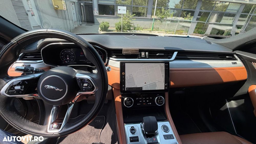 Jaguar F-Pace D200 AWD SE - 12