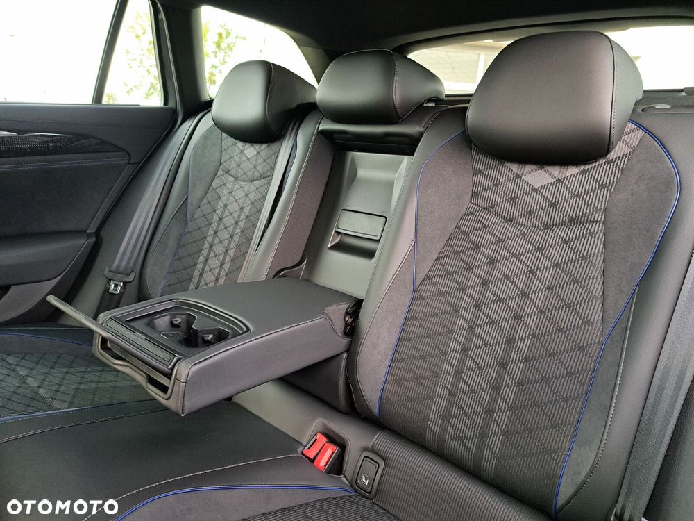 Volkswagen Passat 2.0 TDI SCR 4Mot R-Line DSG - 34