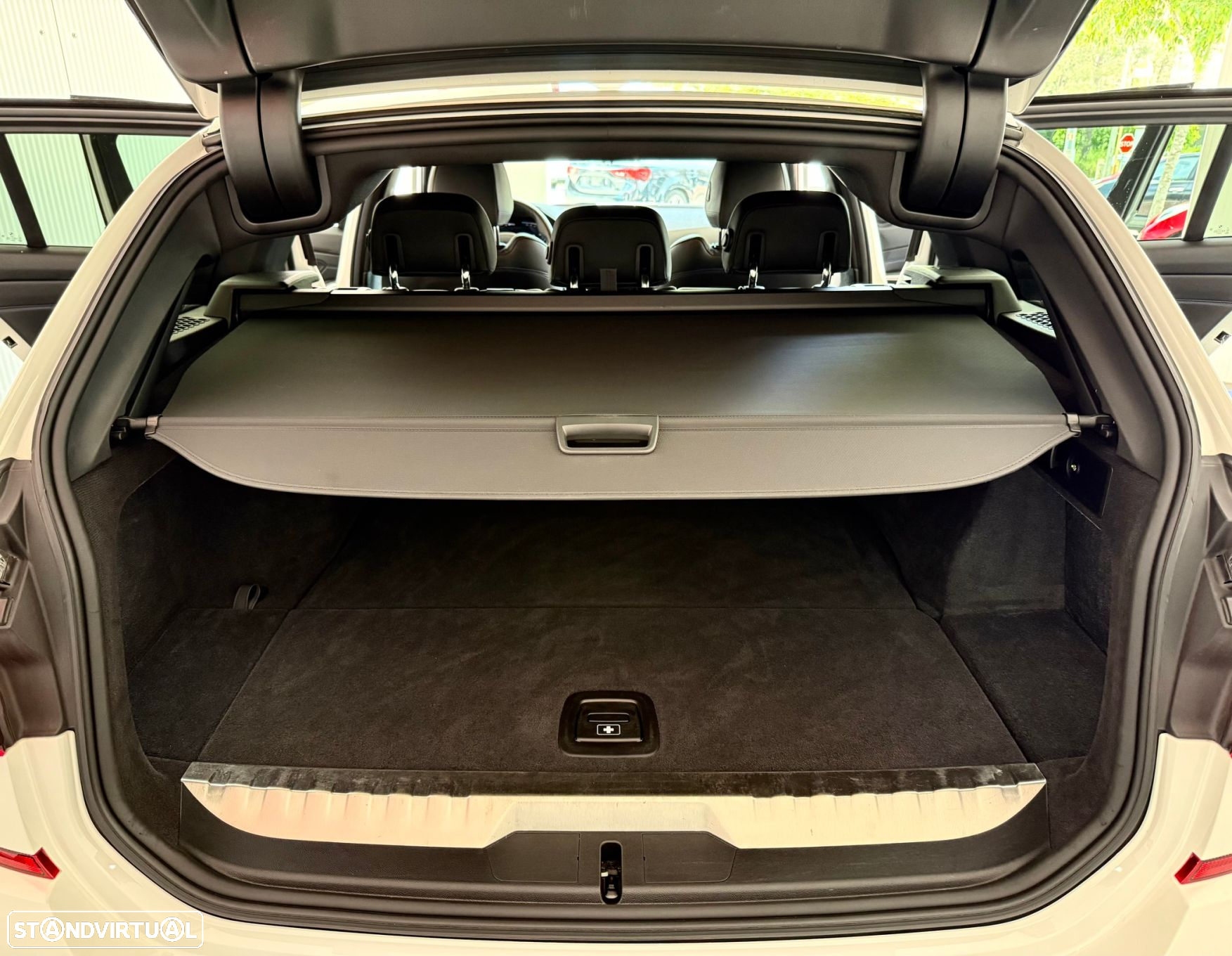 BMW 330 e Touring Pack M Auto - 36