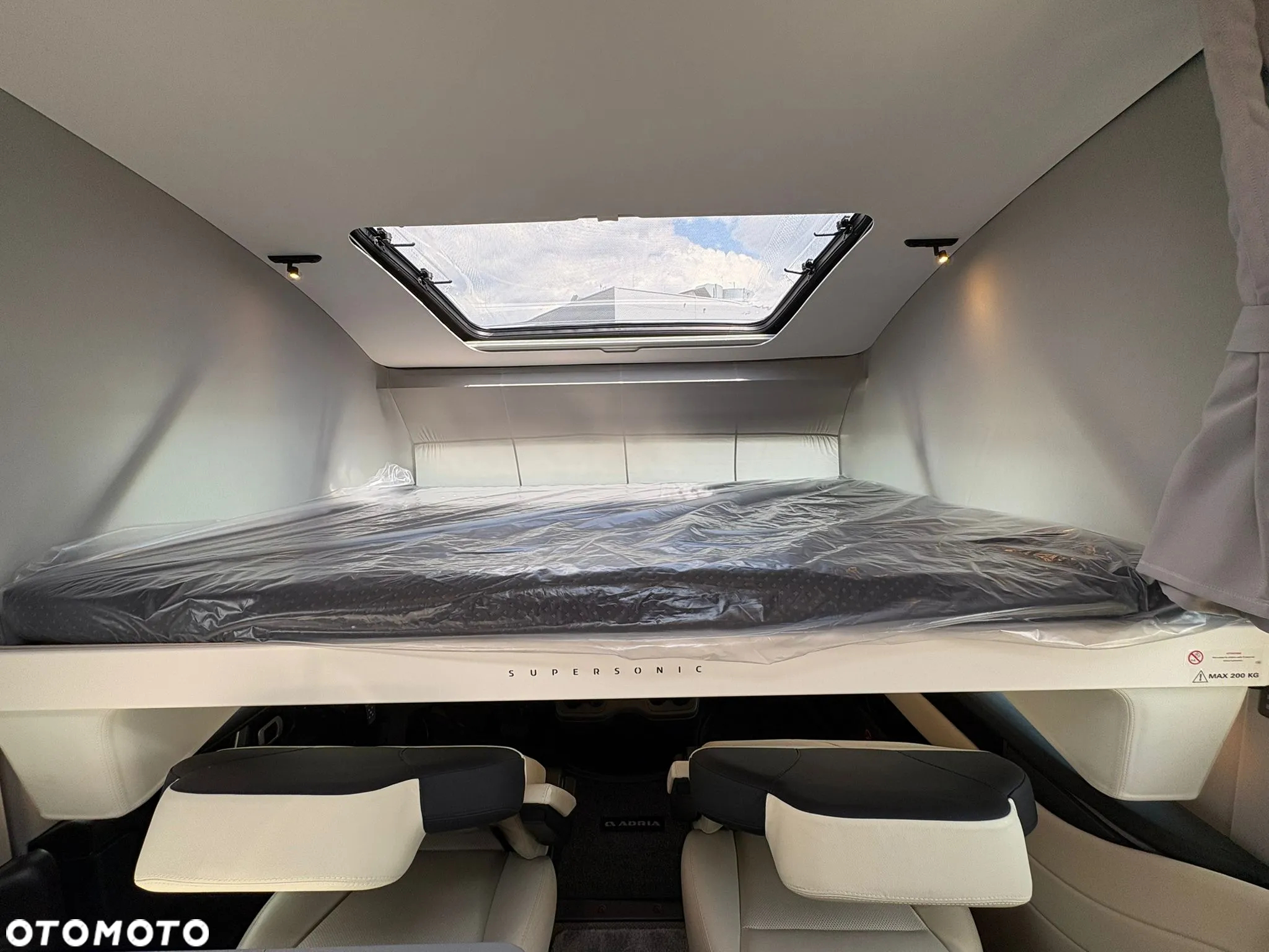Adria Supersonic 890 LC - 8