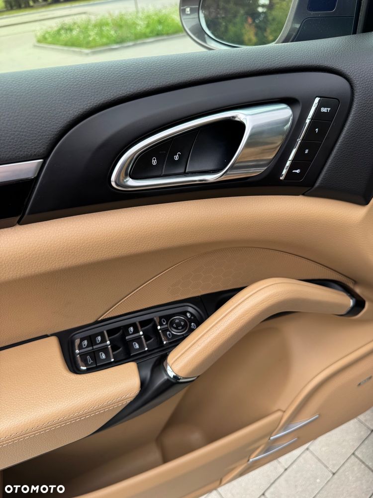 Porsche Cayenne Tiptronic S - 10