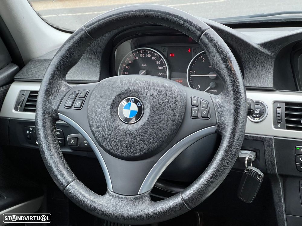 BMW 320 d EfficientDynamics Line Sport - 23