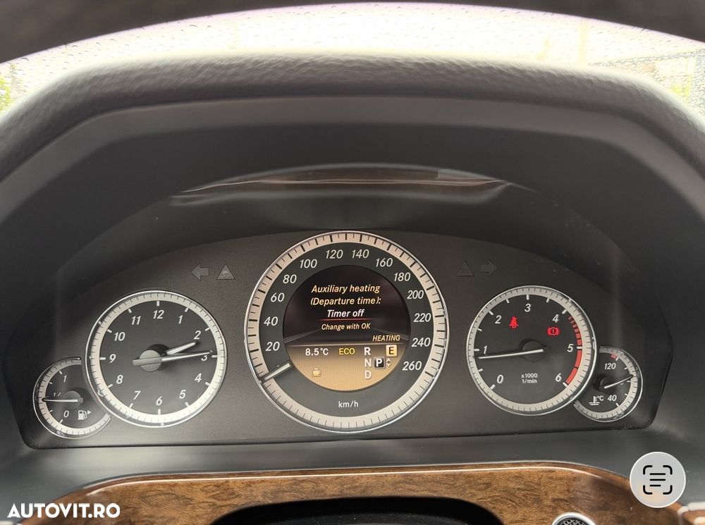 Mercedes-Benz E 220 CDI DPF BlueEFFICIENCY 7G-TRONIC Elegance - 17