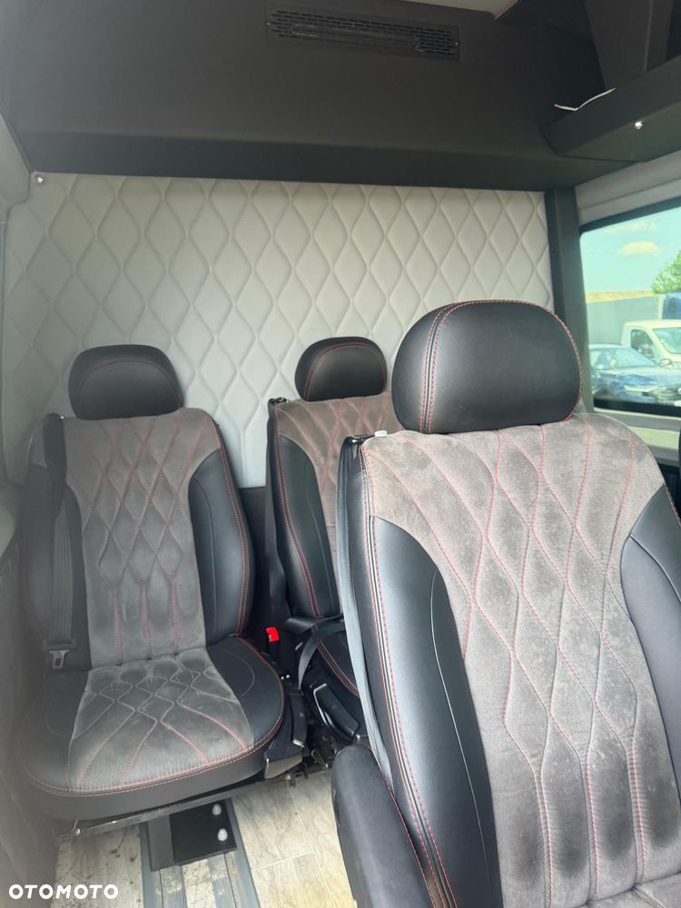 Mercedes-Benz Sprinter - 16
