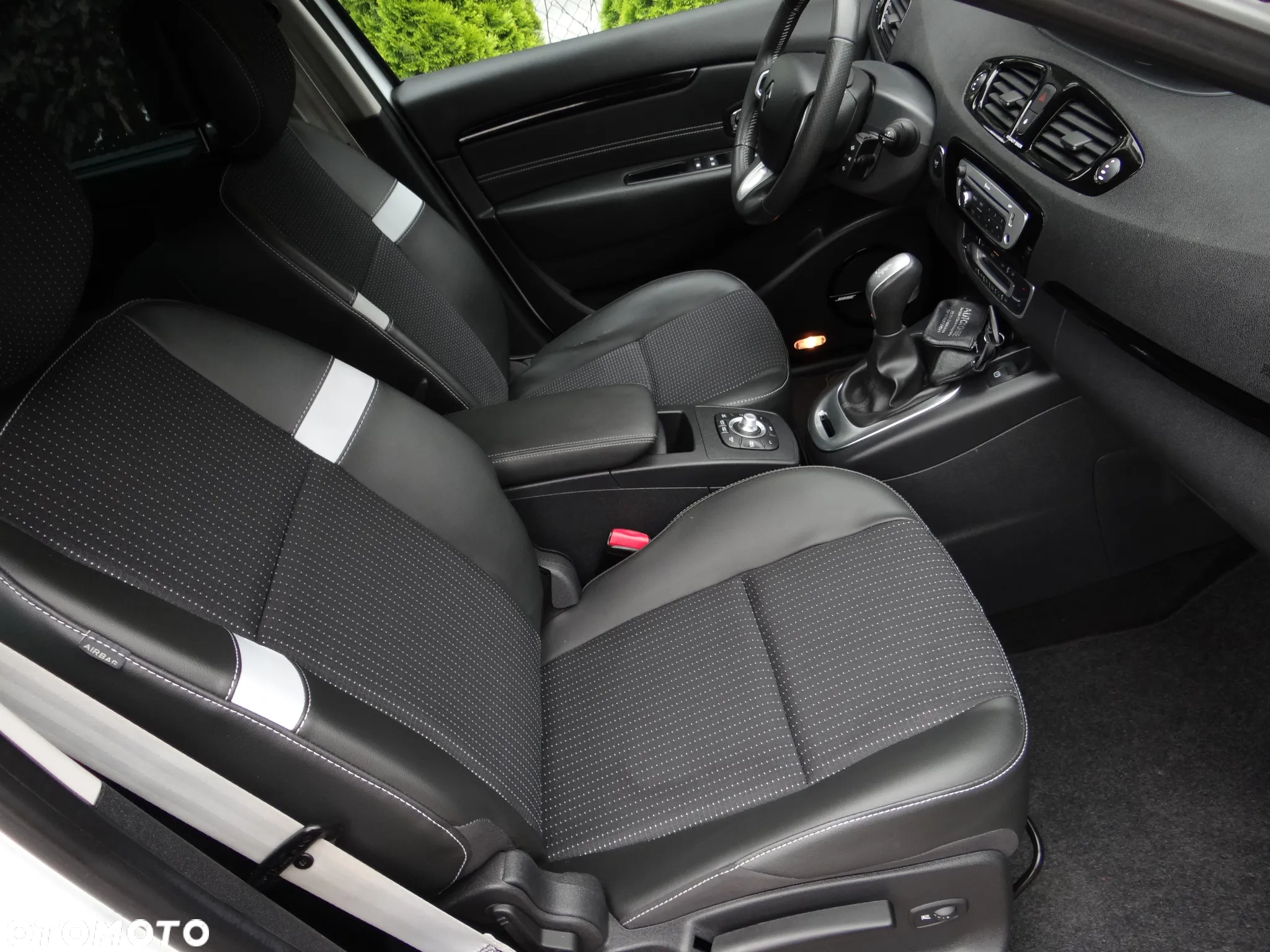Renault Scenic dCi 110 EDC Bose Edition - 34