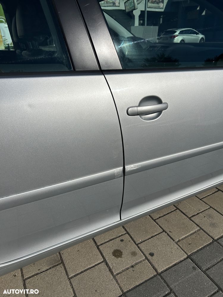 Volkswagen Golf 1.6 FSI Sportline - 13
