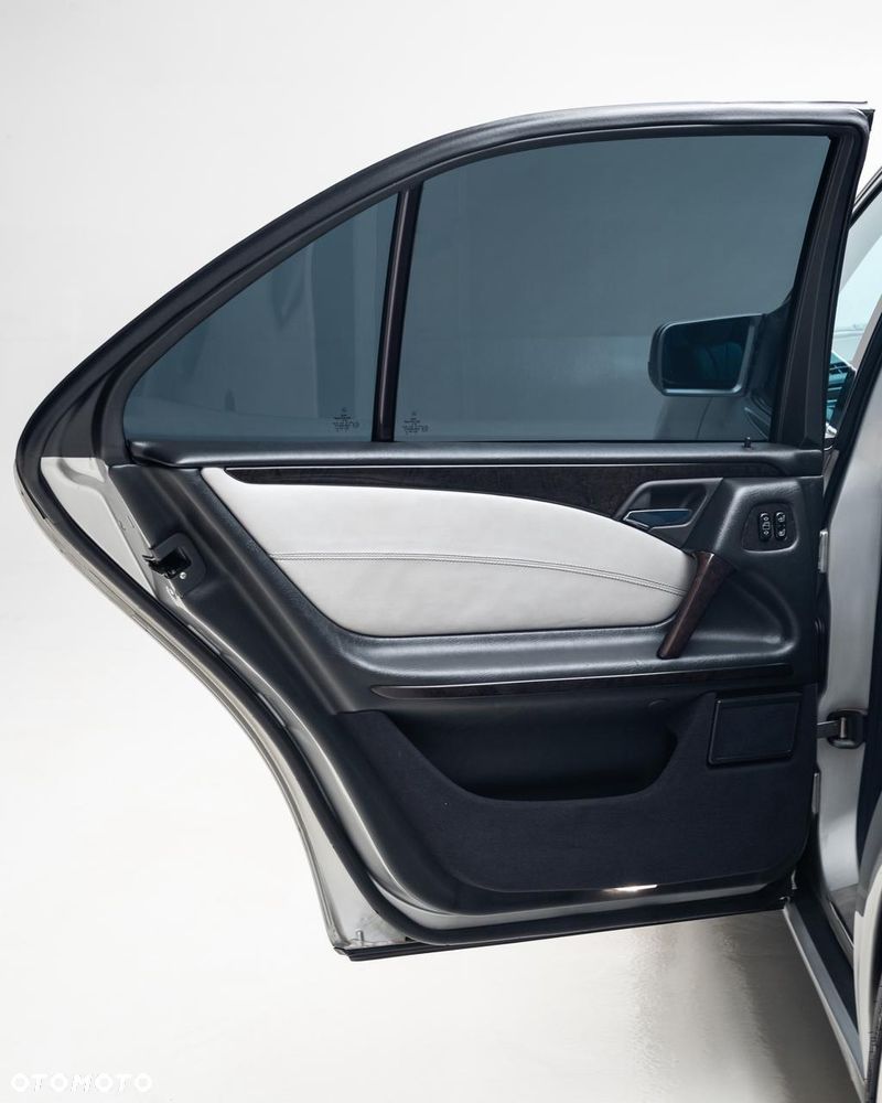 Mercedes-Benz Klasa E - 23