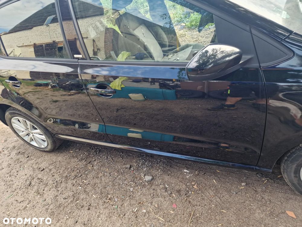 Drzwi  prawy przód  vw polo  6R  6C  w  kolorze  L041 - 2