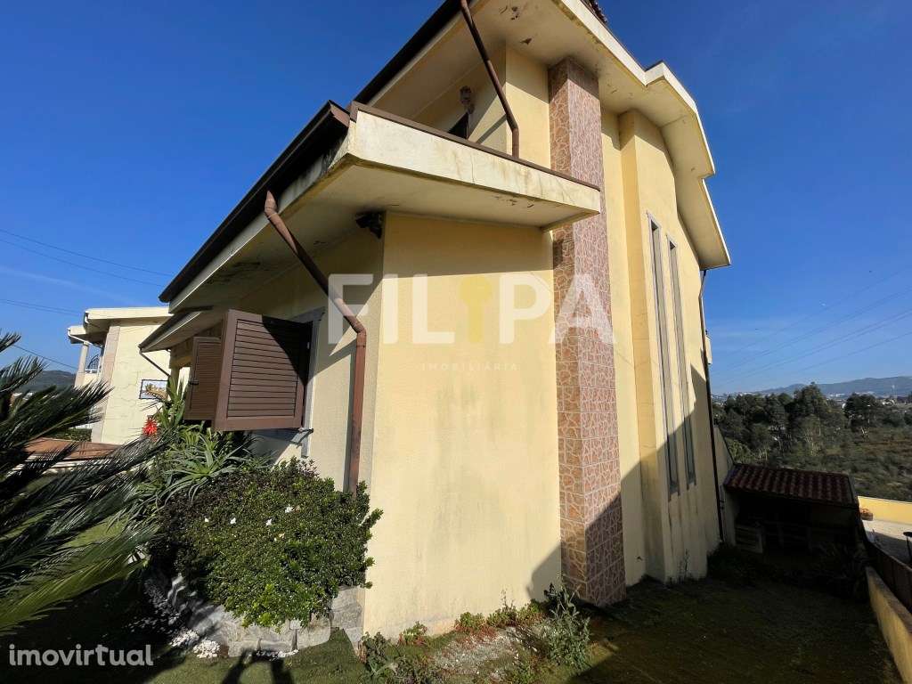 Moradia de 4 frentes com piscina em Campo - Grande imagem: 3/37