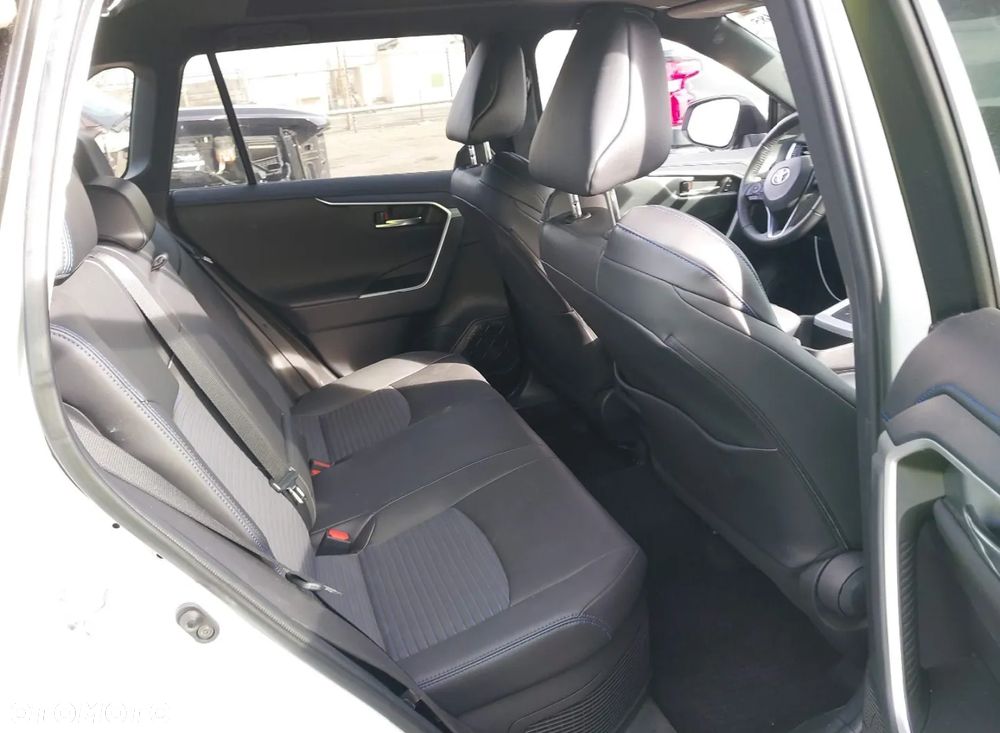 Toyota RAV4 - 9