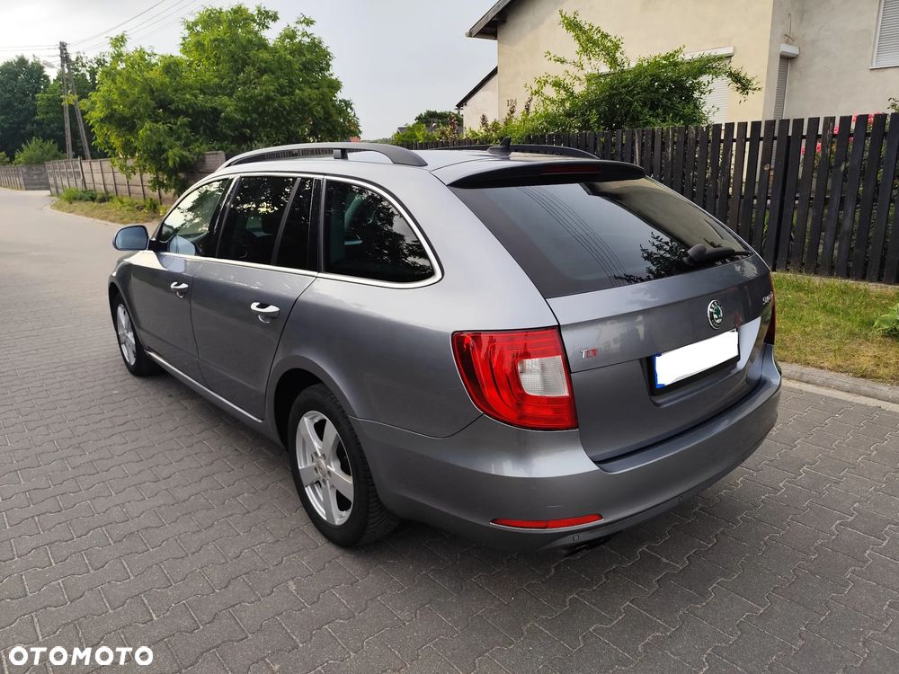 Skoda Superb 2.0 TDI DSG Elegance - 1