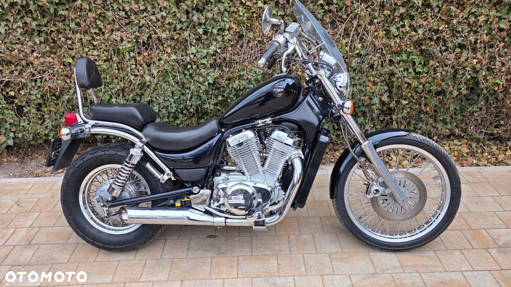 Suzuki Intruder - 10