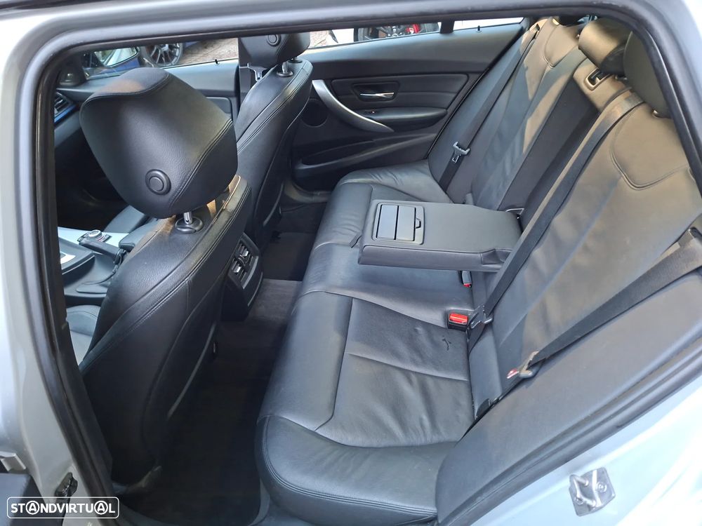 BMW 320 d Auto Pack M - 27