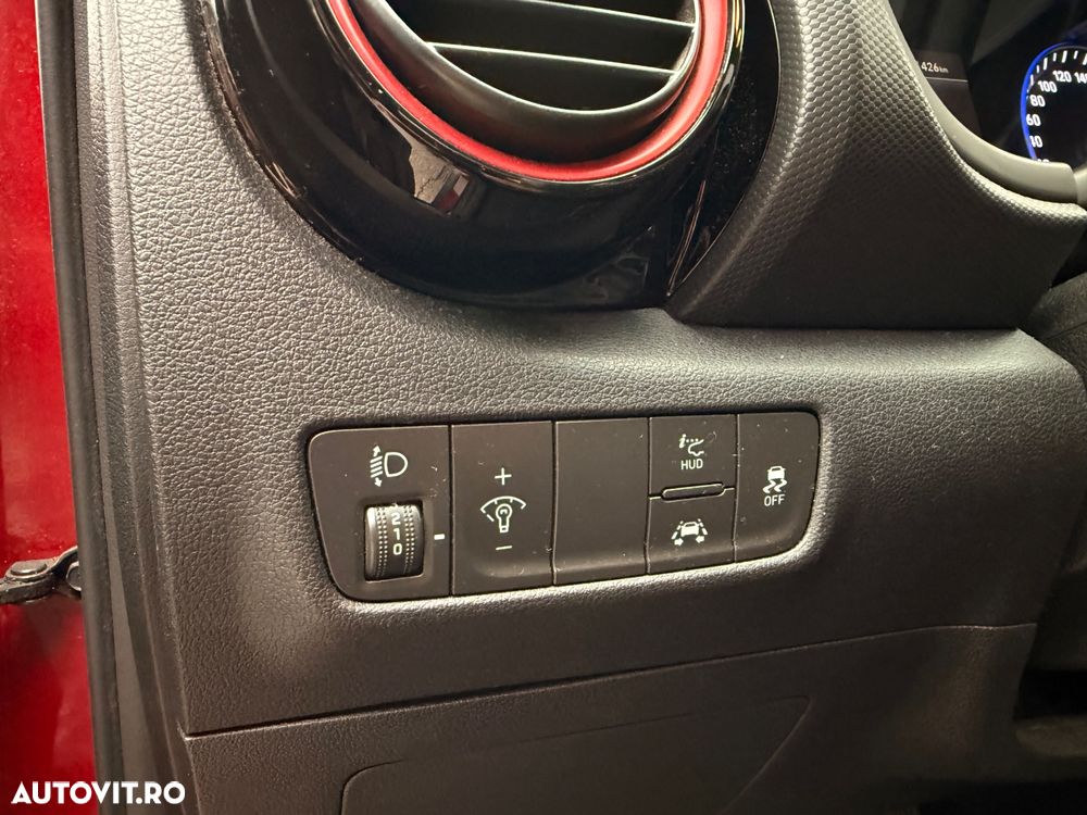 Hyundai KONA 1.6 T-GDI 4WD Aut. Premium - 23