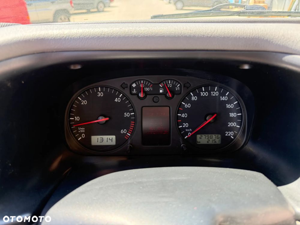Volkswagen Caravelle - 10