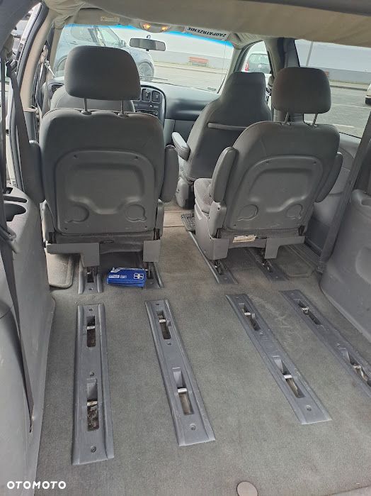 Dodge Caravan - 5