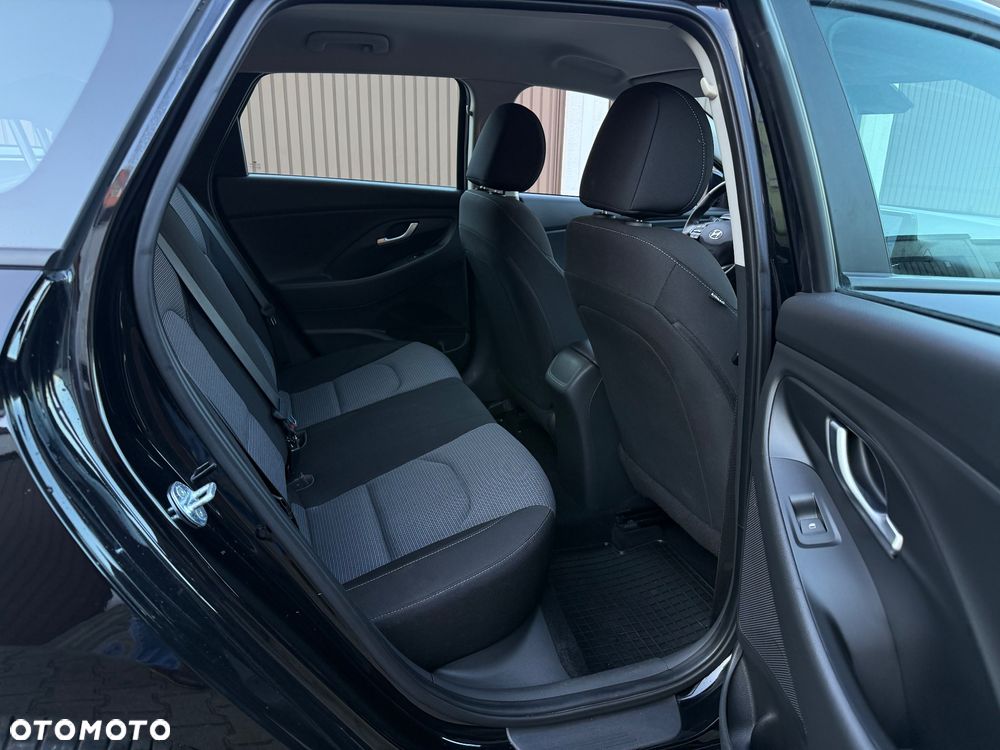 Hyundai i30 1.5 DPI Classic + - 9