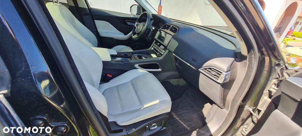 Jaguar F-Pace 20d Pure - 19