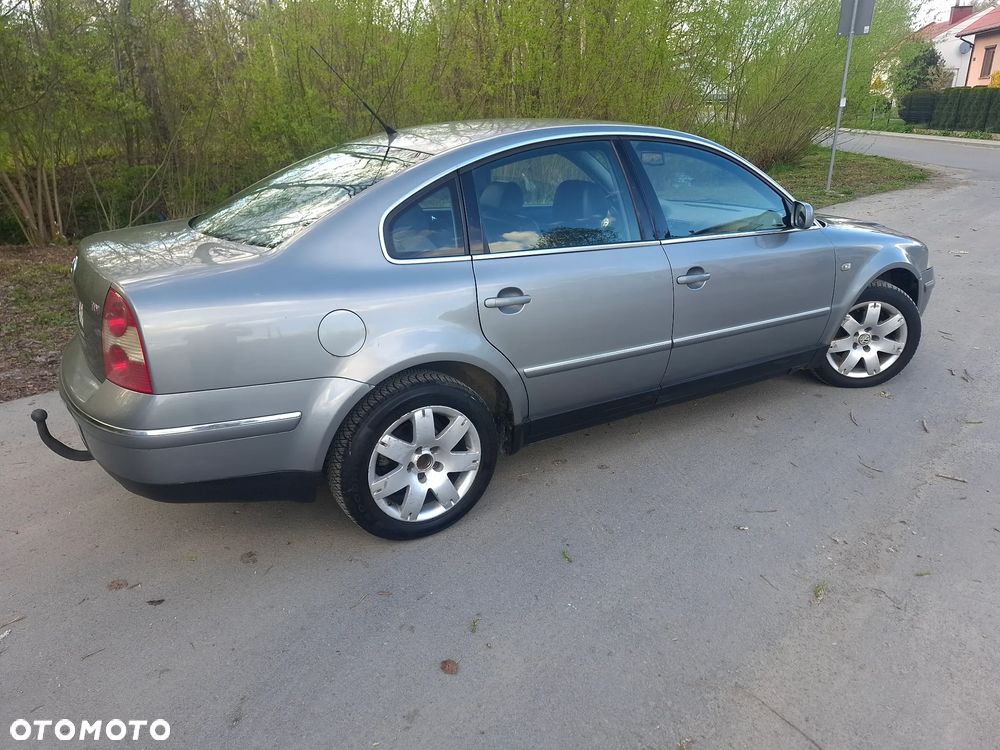 Volkswagen Passat 1.9 TDI Highline - 13