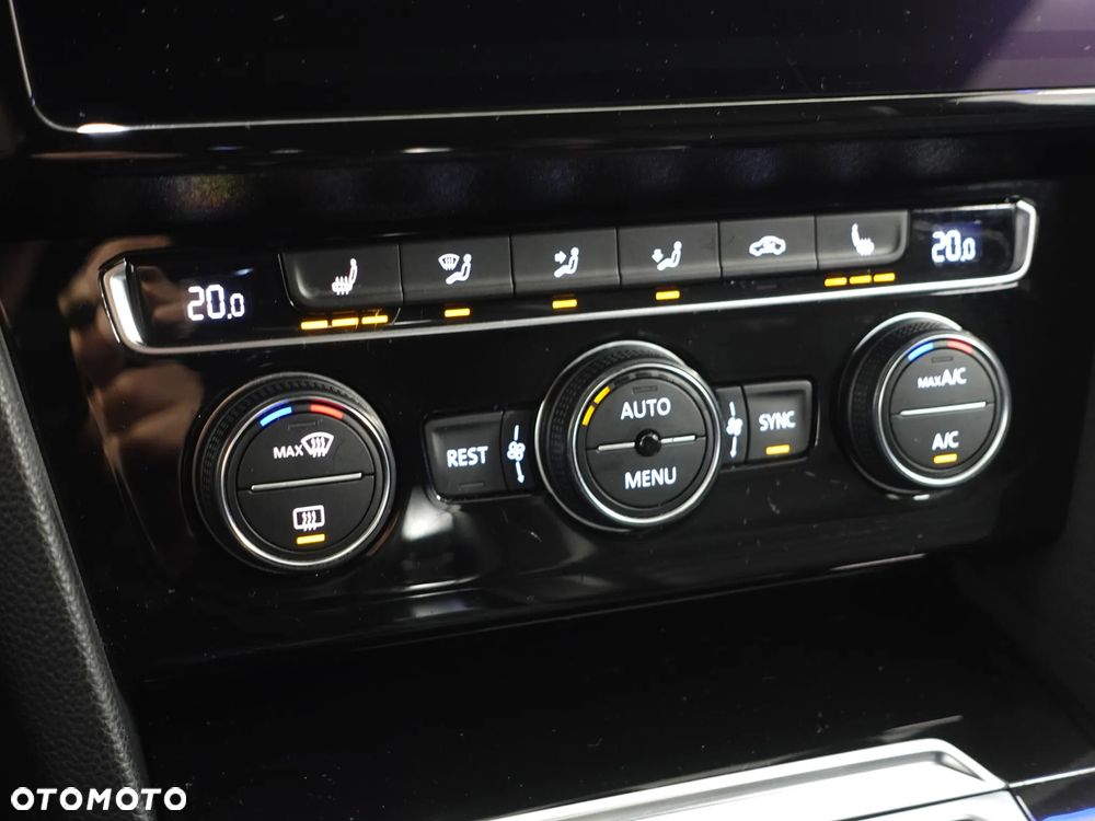 Volkswagen Arteon 2.0 TDI SCR DSG R-Line - 33