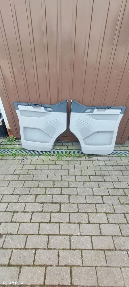 Boczki  tapicerki drzwi  L+P vw t6 - 1