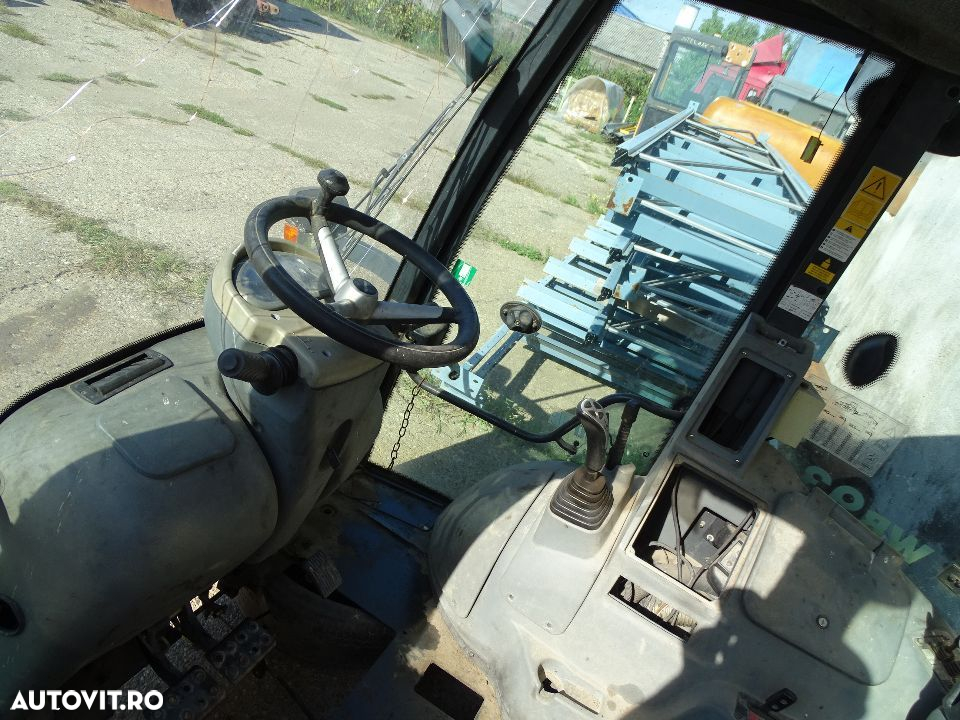 Piese Cabina buldoexcavator Komatsu WB 93 R5  din 2008 - 3