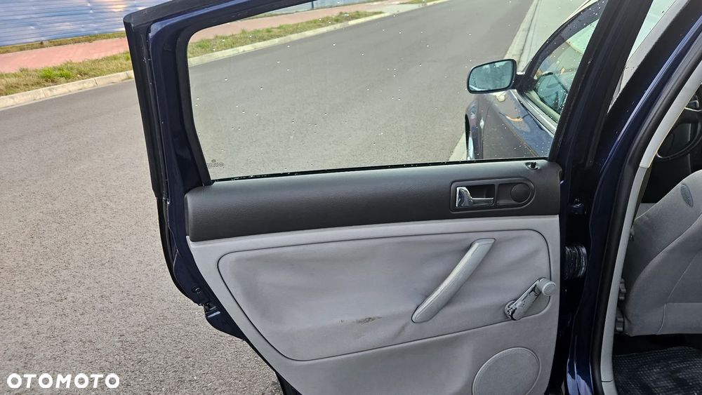 Volkswagen Passat 1.8T Basis - 31