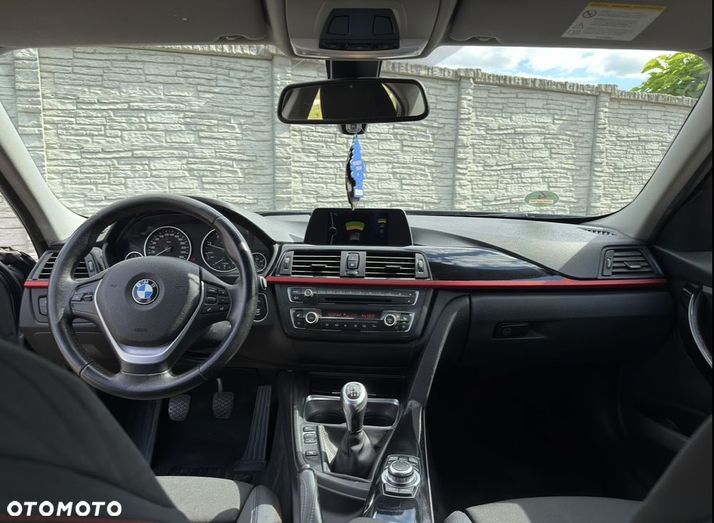 BMW Seria 3 320d - 12