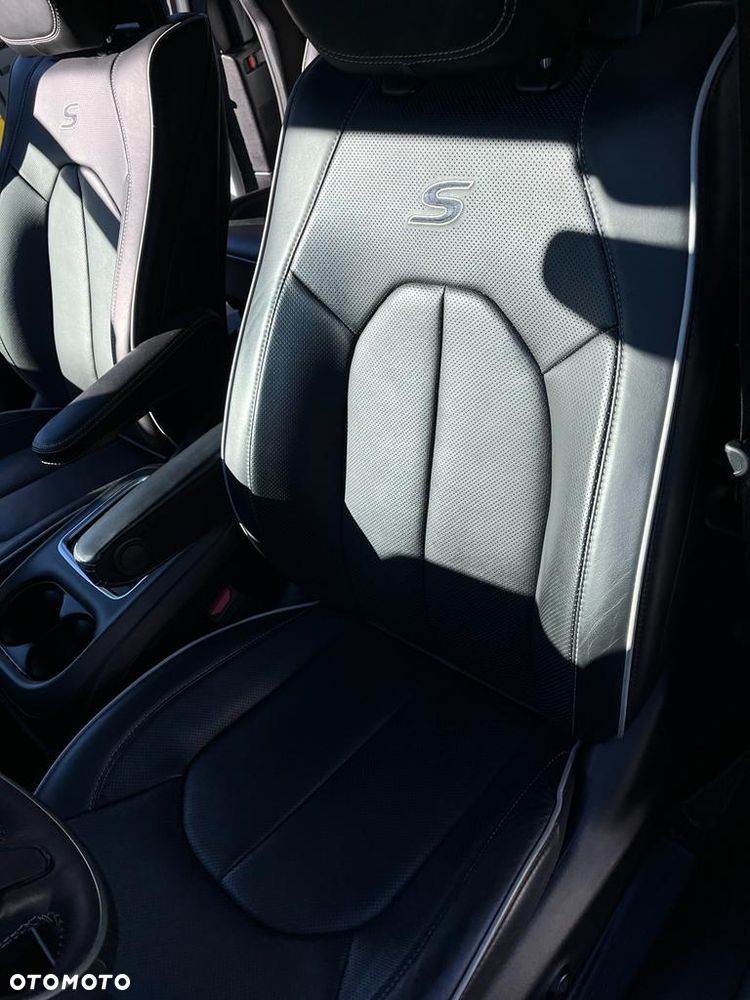 Chrysler Pacifica - 11
