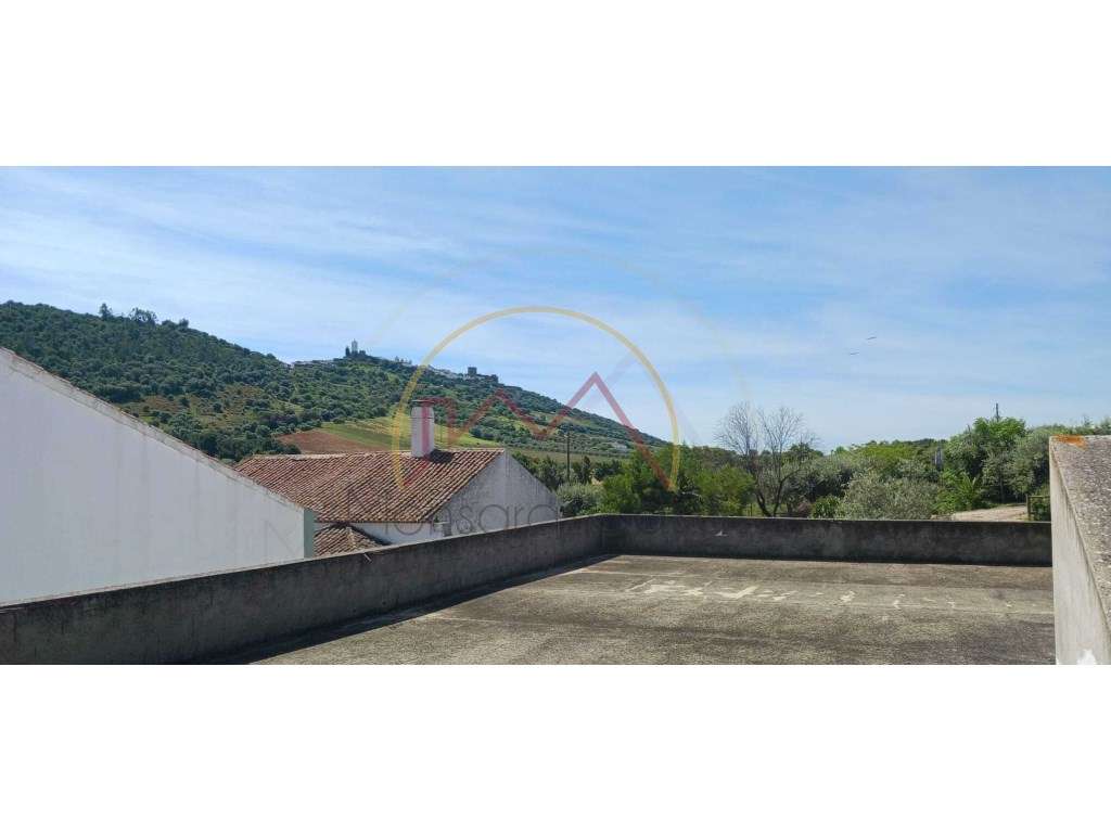 Moradia para Remodelação com Vista para o Castelo de Monsaraz - Tel... - Grande imagem: 2/9