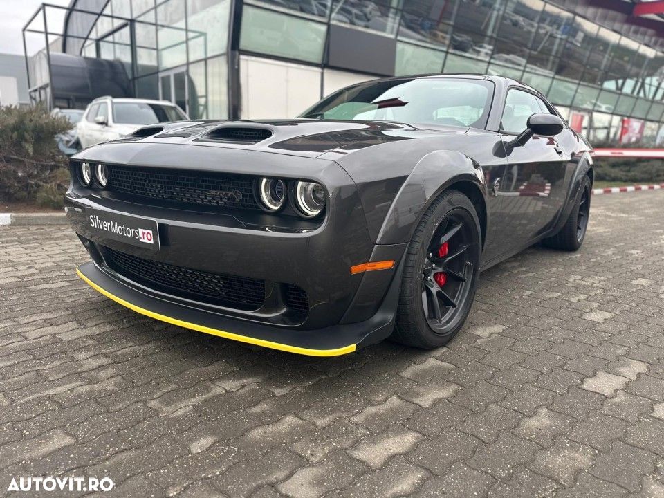 Dodge Challenger - 1