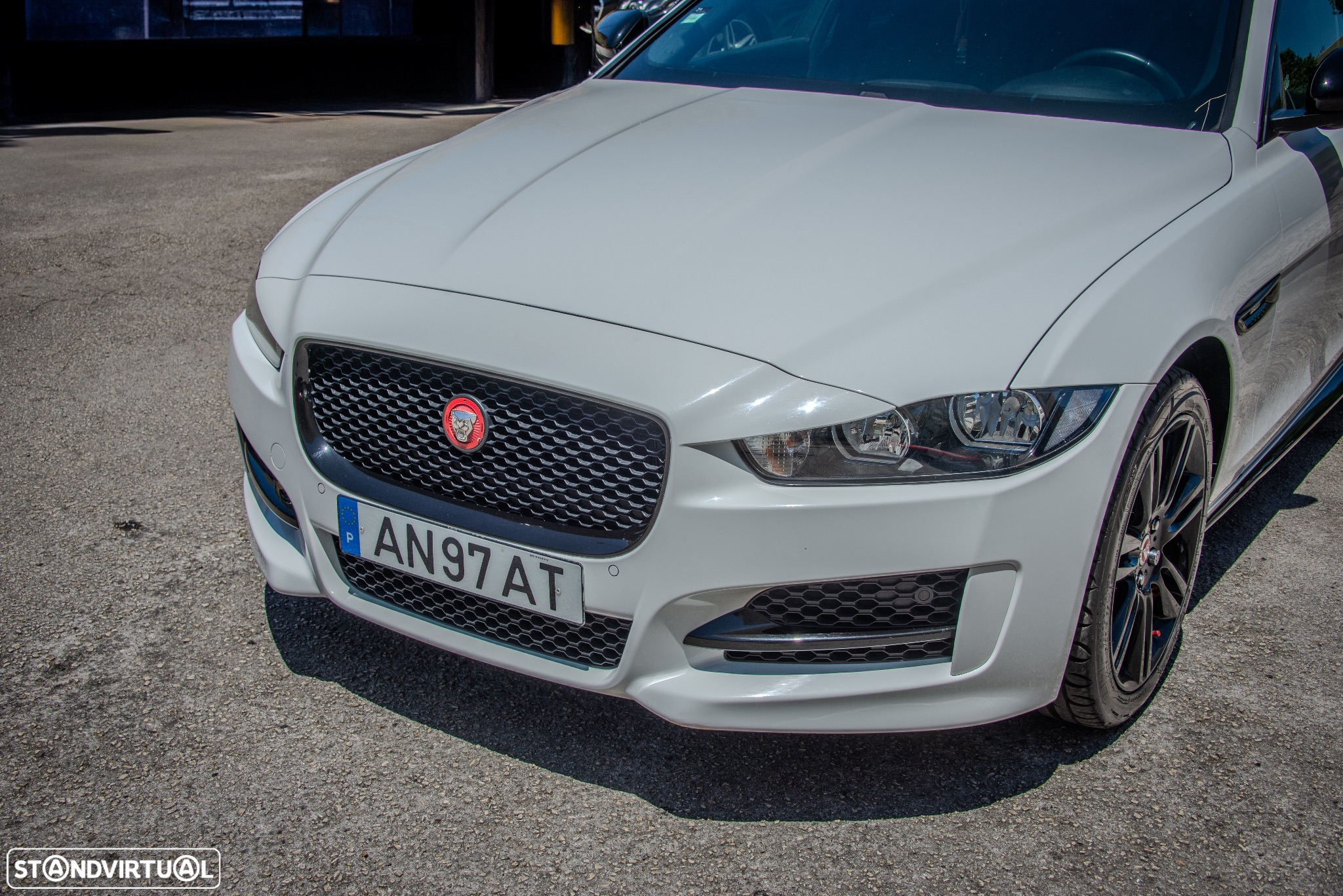 Jaguar XE 2.0 D R-Sport AWD Aut. - 13