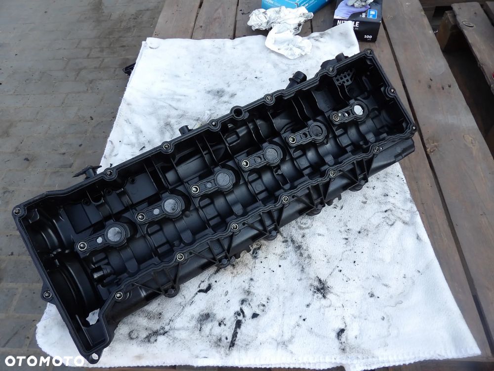 BMW - E90,E60,F10,F20 ,N47 - POKRYWA ZAWORÓW - 7818504 - 1