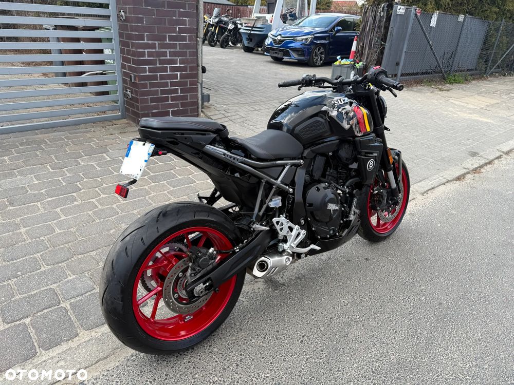 Suzuki GSX - 6