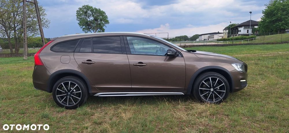 Volvo V60 Cross Country D3 Drive-E Momentum - 2