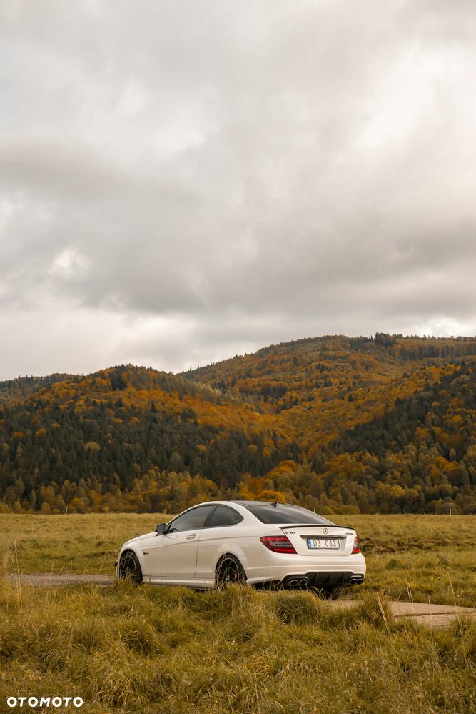 Mercedes-Benz Klasa C 63 AMG AMG SPEEDSHIFT MCT AMG Performance Package - 5