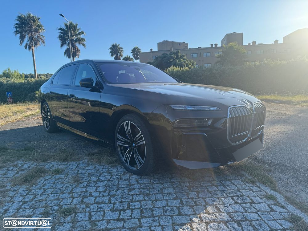 BMW i7 xDrive60 Pack Desportivo M - 2