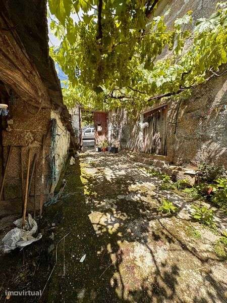 Casa de pedra com terreno em aldeia, em Penafiel - Grande imagem: 2/11