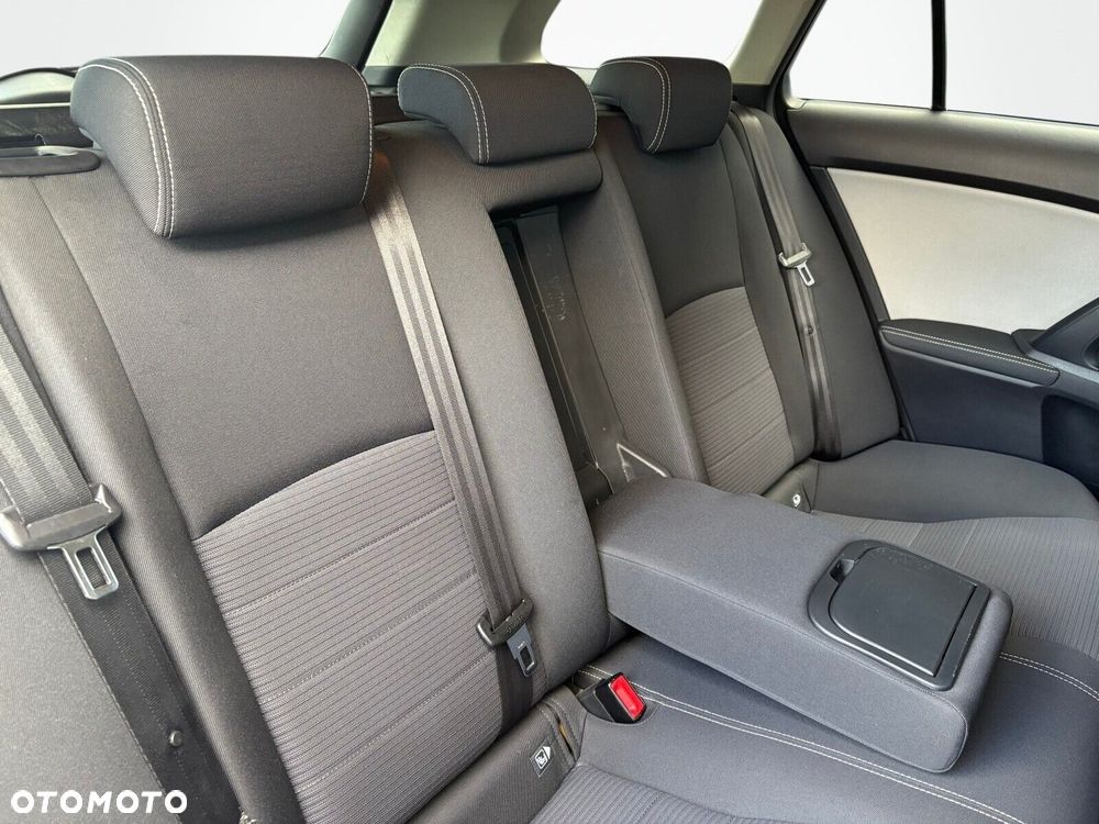 Toyota Avensis 1.8 Premium - 24