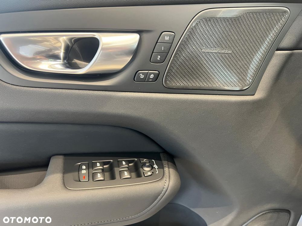 Volvo XC 60 B5 B AWD Plus Bright - 28